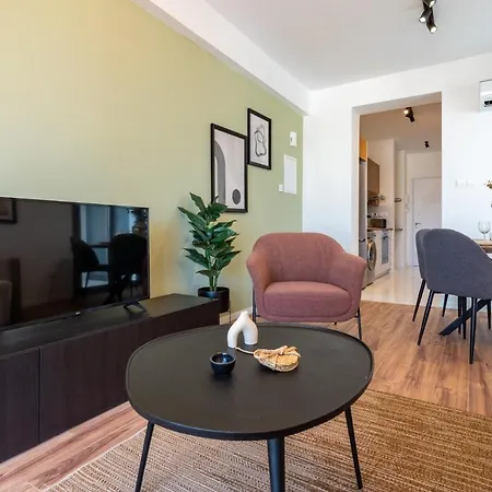 Апартаменти Latte's Prime 1-bedroom In *